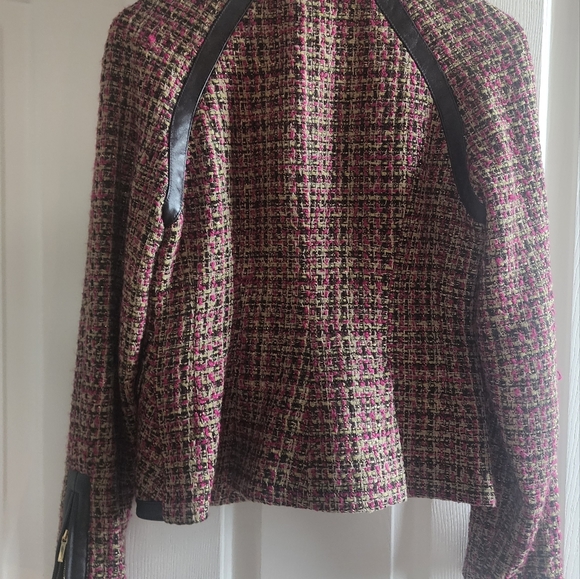 EUC- bebe - lady jacket with faux leather trim and gold zippers - Picture 4 of 7